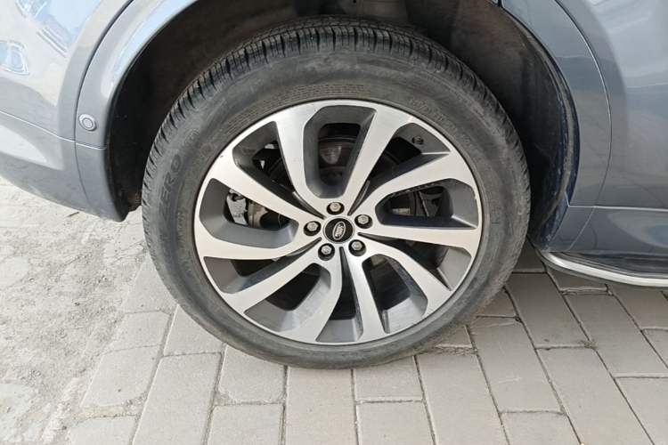 Used Land Rover Discovery Sport New Energy 2021 P300e Performance Tech Edition Right Rear Wheel Hub