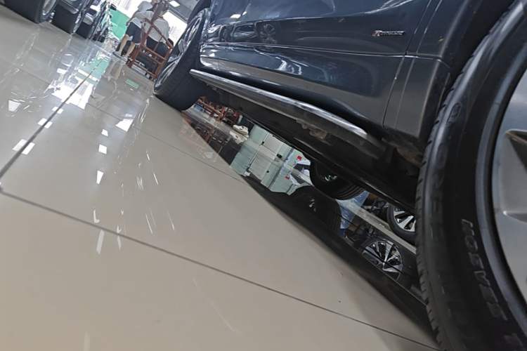 Used Land Rover Discovery Sport New Energy 2021 P300e Performance Tech Edition Right Side Sill