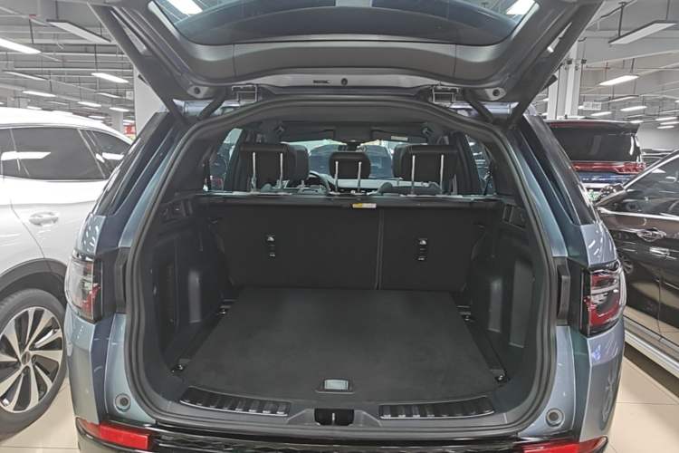 Used Land Rover Discovery Sport New Energy 2021 P300e Performance Tech Edition Trunk