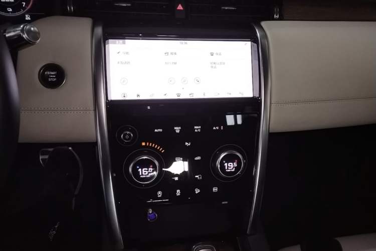 Used Land Rover Discovery Sport New Energy 2021 P300e Performance Tech Edition Audio And AC Panel