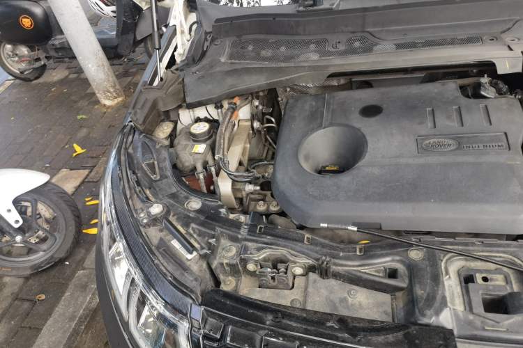 Used Land Rover Discovery Sport New Energy 2021 P300e Performance Tech Edition Engine Bay Right