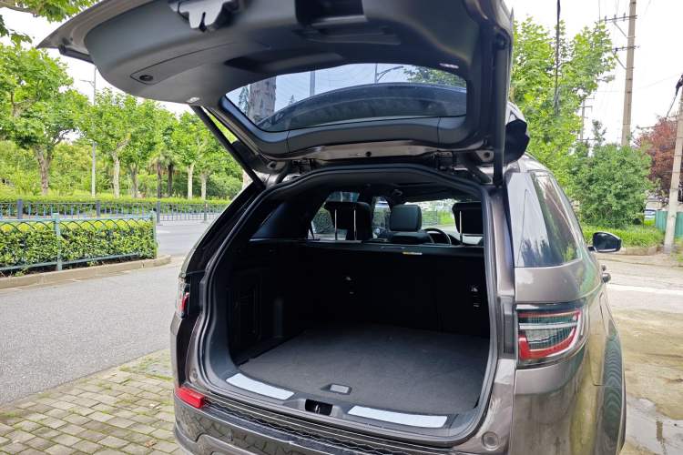 Used Land Rover Discovery Sport New Energy 2021 P300e Performance Tech Edition Exterior 8