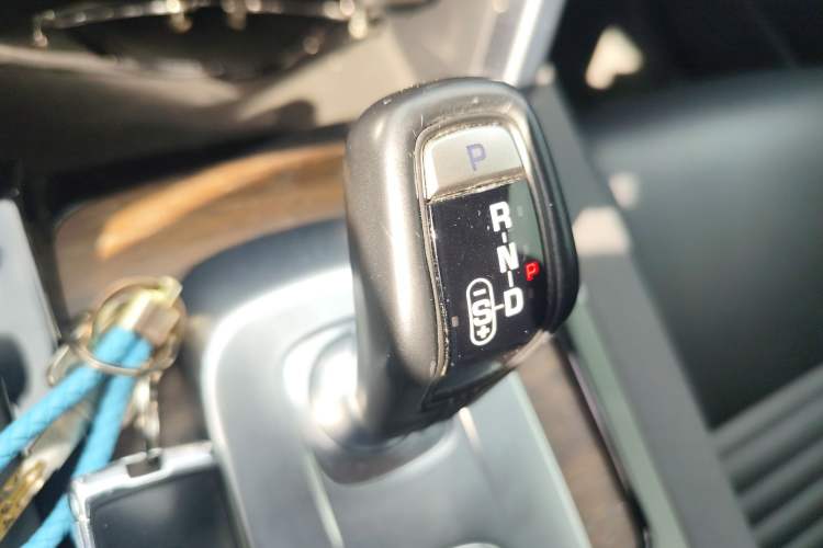 Used Land Rover Discovery Sport New Energy 2021 P300e Performance Tech Edition Gear Lever