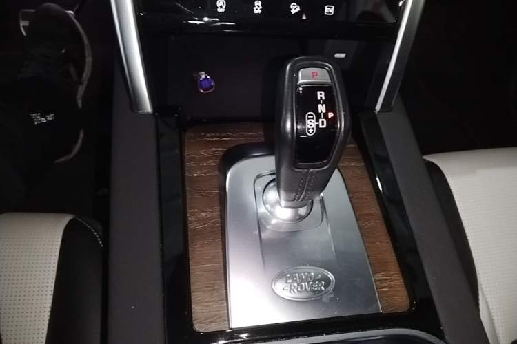 Used Land Rover Discovery Sport New Energy 2021 P300e Performance Tech Edition Gear Lever