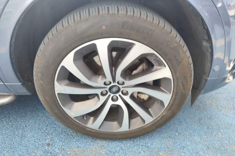Used Land Rover Discovery Sport New Energy 2021 P300e Performance Tech Edition Right Front Wheel Hub