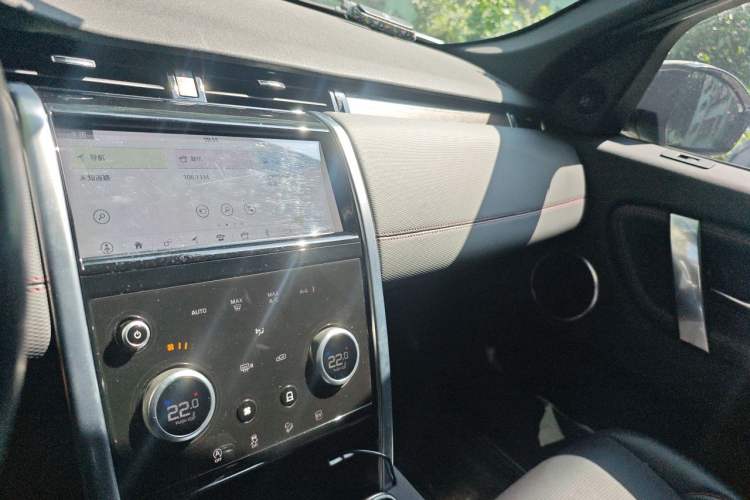 Used Land Rover Discovery Sport New Energy 2021 P300e Performance Tech Edition Audio And AC Panel