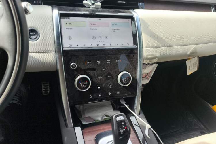 Used Land Rover Discovery Sport New Energy 2021 P300e Performance Tech Edition Audio And AC Panel