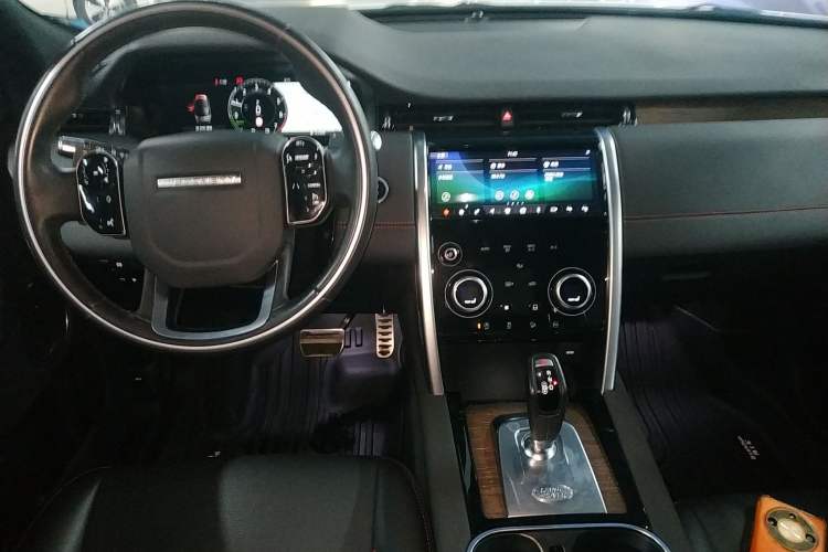 Used Land Rover Discovery Sport New Energy 2021 P300e Performance Tech Edition Audio And AC Panel