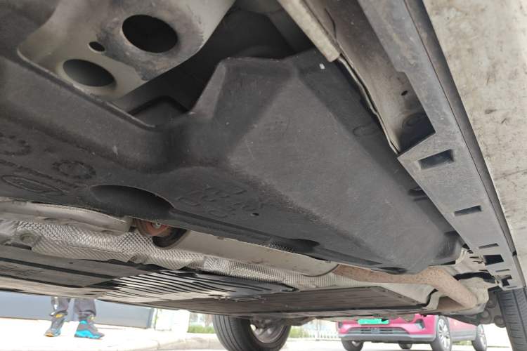 Used Land Rover Discovery Sport New Energy 2021 P300e Performance Tech Edition Chassis Front Left