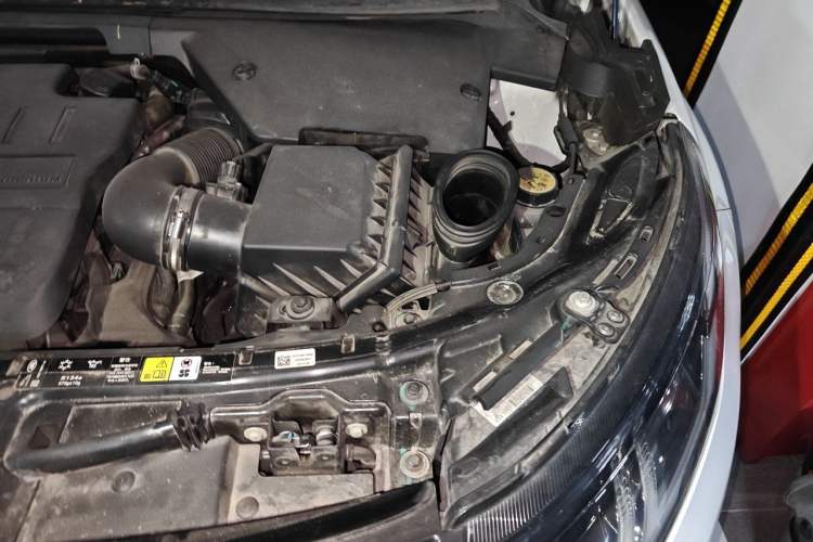 Used Land Rover Discovery Sport New Energy 2021 P300e Performance Tech Edition Engine Bay Left