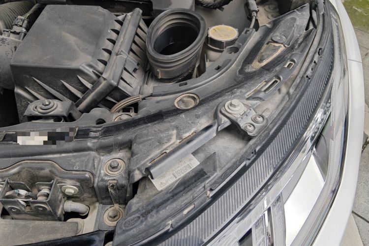 Used Land Rover Discovery Sport New Energy 2021 P300e Performance Tech Edition Engine Bay Left