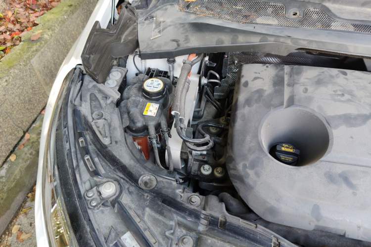Used Land Rover Discovery Sport New Energy 2021 P300e Performance Tech Edition Engine Bay Right