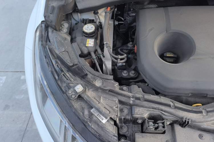 Used Land Rover Discovery Sport New Energy 2021 P300e Performance Tech Edition Engine Bay Right