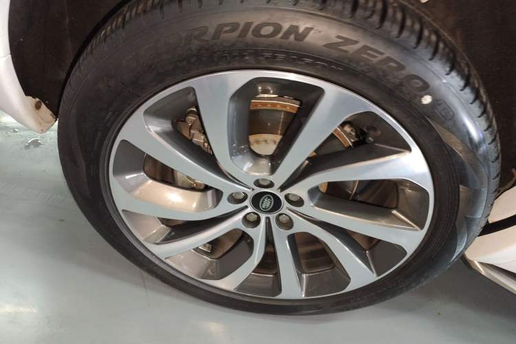 Used Land Rover Discovery Sport New Energy 2021 P300e Performance Tech Edition Exterior 5