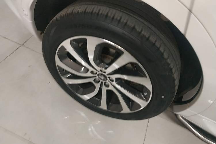 Used Land Rover Discovery Sport New Energy 2021 P300e Performance Tech Edition Exterior 5