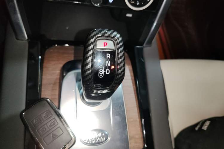 Used Land Rover Discovery Sport New Energy 2021 P300e Performance Tech Edition Gear Lever