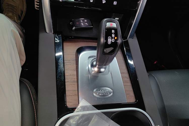 Used Land Rover Discovery Sport New Energy 2021 P300e Performance Tech Edition Gear Lever