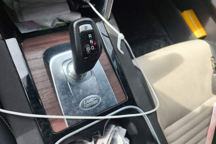 Used Land Rover Discovery Sport New Energy 2021 P300e Performance Tech Edition Gear Lever