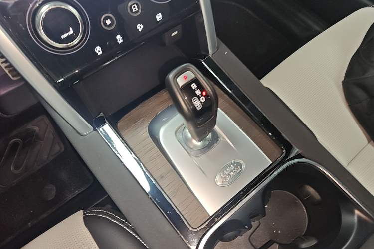 Used Land Rover Discovery Sport New Energy 2021 P300e Performance Tech Edition Gear Lever