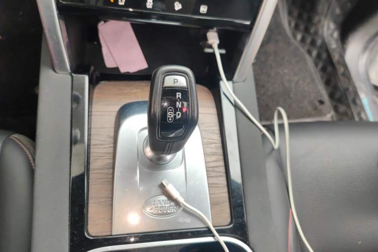 Used Land Rover Discovery Sport New Energy 2021 P300e Performance Tech Edition Gear Lever