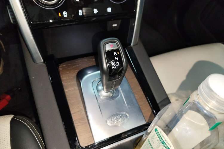 Used Land Rover Discovery Sport New Energy 2021 P300e Performance Tech Edition Gear Lever