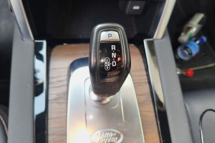Used Land Rover Discovery Sport New Energy 2021 P300e Performance Tech Edition Gear Lever