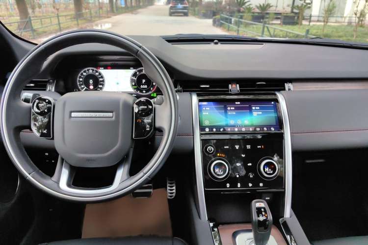 Used Land Rover Discovery Sport New Energy 2021 P300e Performance Tech Edition Interior 3