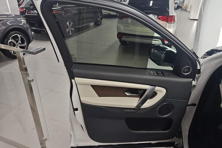 Used Land Rover Discovery Sport New Energy 2021 P300e Performance Tech Edition Left Front Door Interior