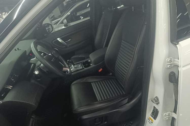 Used Land Rover Discovery Sport New Energy 2021 P300e Performance Tech Edition Left Front Seat