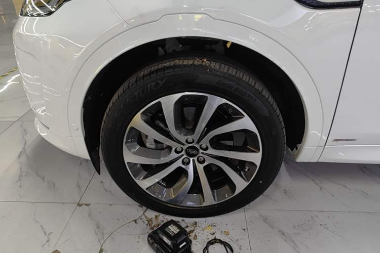 Used Land Rover Discovery Sport New Energy 2021 P300e Performance Tech Edition Left Front Wheel Hub