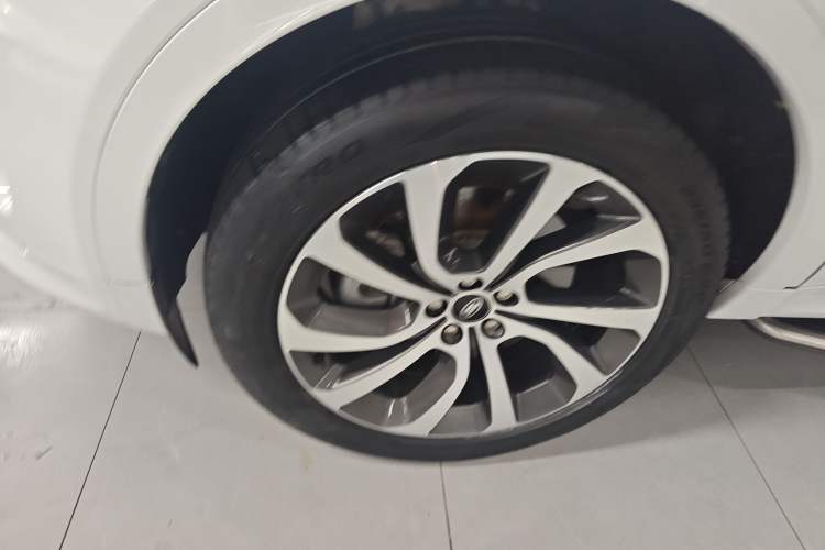 Used Land Rover Discovery Sport New Energy 2021 P300e Performance Tech Edition Left Front Wheel Hub