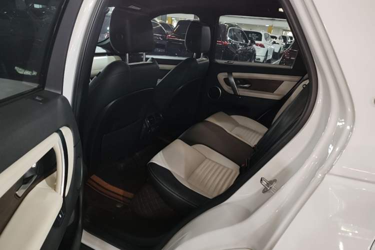 Used Land Rover Discovery Sport New Energy 2021 P300e Performance Tech Edition Left Rear Seat