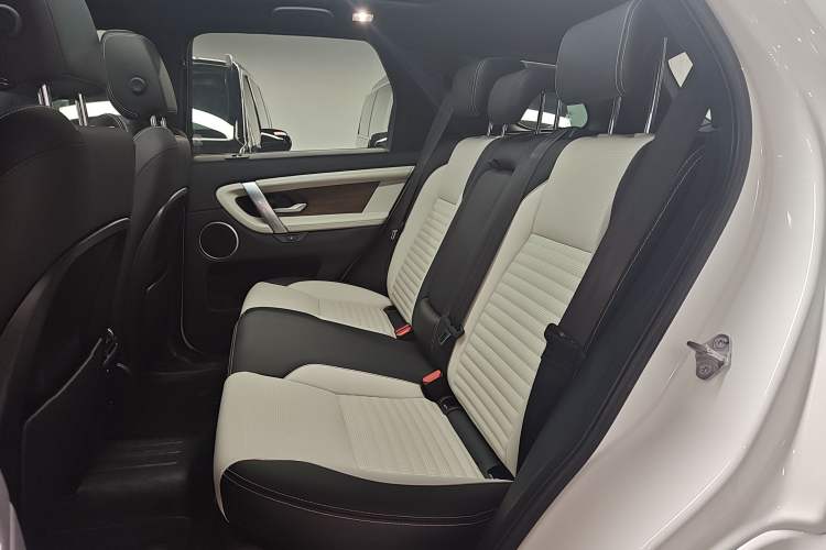 Used Land Rover Discovery Sport New Energy 2021 P300e Performance Tech Edition Left Rear Seat