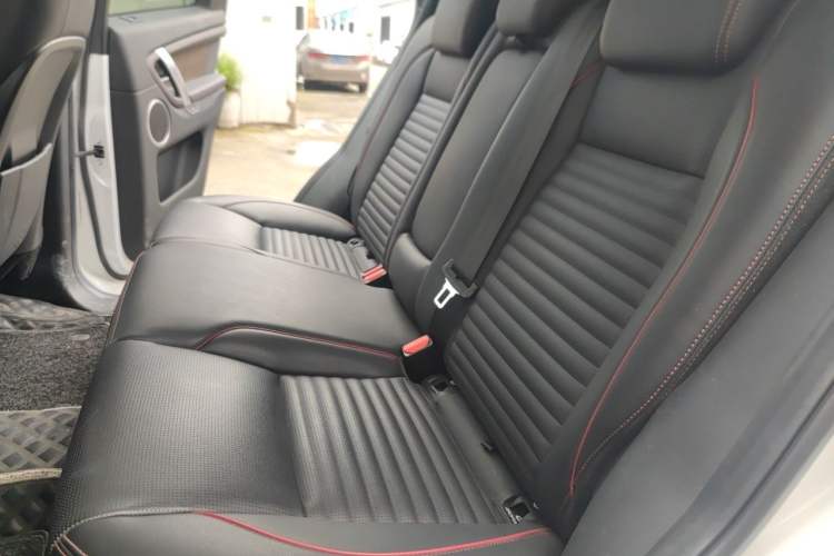 Used Land Rover Discovery Sport New Energy 2021 P300e Performance Tech Edition Left Rear Seat