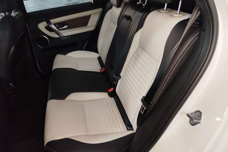 Used Land Rover Discovery Sport New Energy 2021 P300e Performance Tech Edition Left Rear Seat