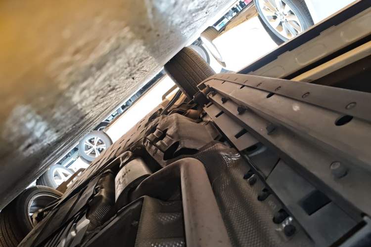 Used Land Rover Discovery Sport New Energy 2021 P300e Performance Tech Edition Left Side Sill