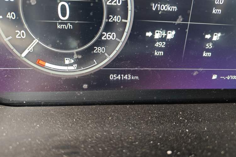 Used Land Rover Discovery Sport New Energy 2021 P300e Performance Tech Edition Odometer Close Up