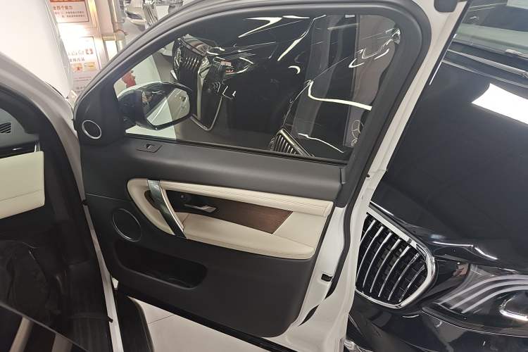 Used Land Rover Discovery Sport New Energy 2021 P300e Performance Tech Edition Right Front Door Interior