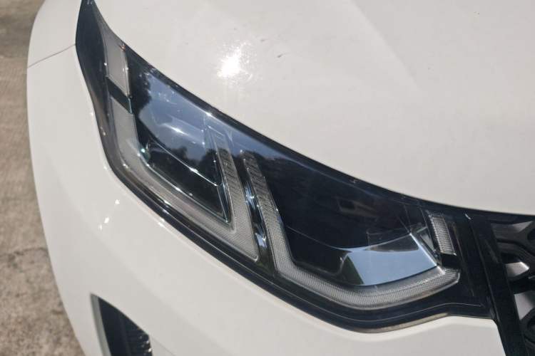 Used Land Rover Discovery Sport New Energy 2021 P300e Performance Tech Edition Right Front Headlight