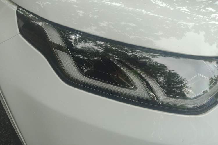 Used Land Rover Discovery Sport New Energy 2021 P300e Performance Tech Edition Right Front Headlight