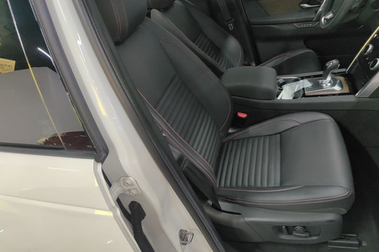 Used Land Rover Discovery Sport New Energy 2021 P300e Performance Tech Edition Right Front Seat