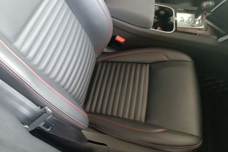 Used Land Rover Discovery Sport New Energy 2021 P300e Performance Tech Edition Right Front Seat