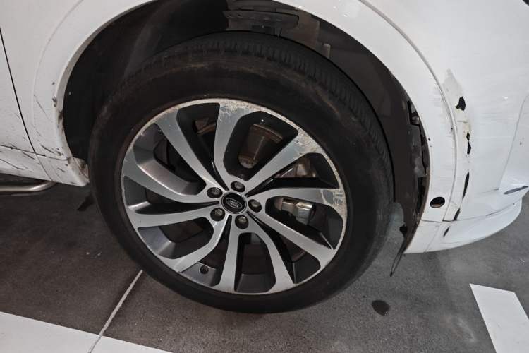 Used Land Rover Discovery Sport New Energy 2021 P300e Performance Tech Edition Right Front Wheel Hub
