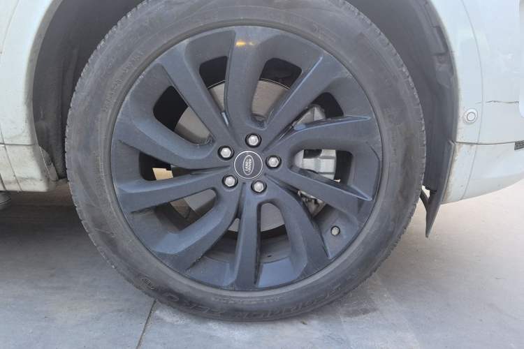 Used Land Rover Discovery Sport New Energy 2021 P300e Performance Tech Edition Right Front Wheel Hub