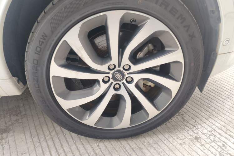 Used Land Rover Discovery Sport New Energy 2021 P300e Performance Tech Edition Right Front Wheel Hub