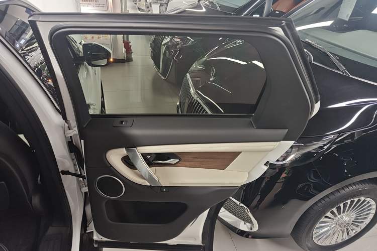 Used Land Rover Discovery Sport New Energy 2021 P300e Performance Tech Edition Right Rear Door Interior