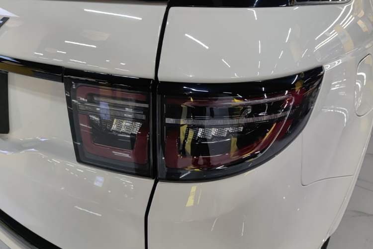Used Land Rover Discovery Sport New Energy 2021 P300e Performance Tech Edition Right Rear Taillight