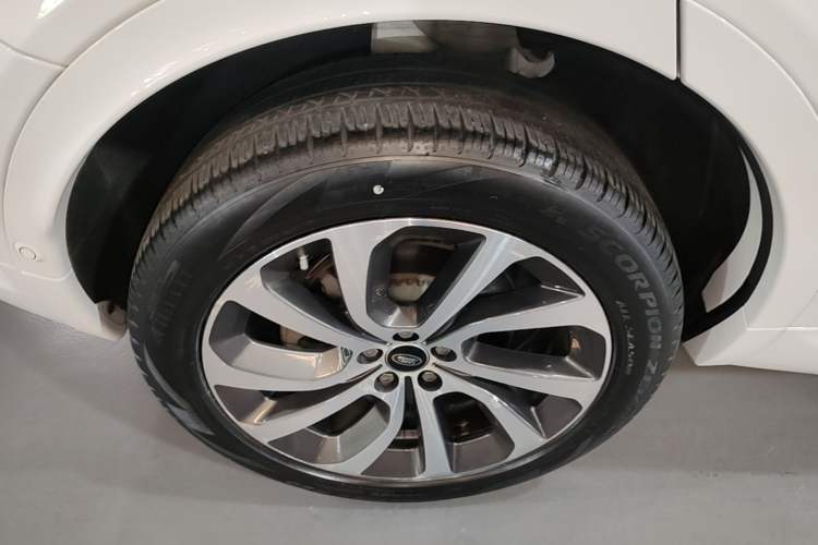 Used Land Rover Discovery Sport New Energy 2021 P300e Performance Tech Edition Right Rear Wheel Hub