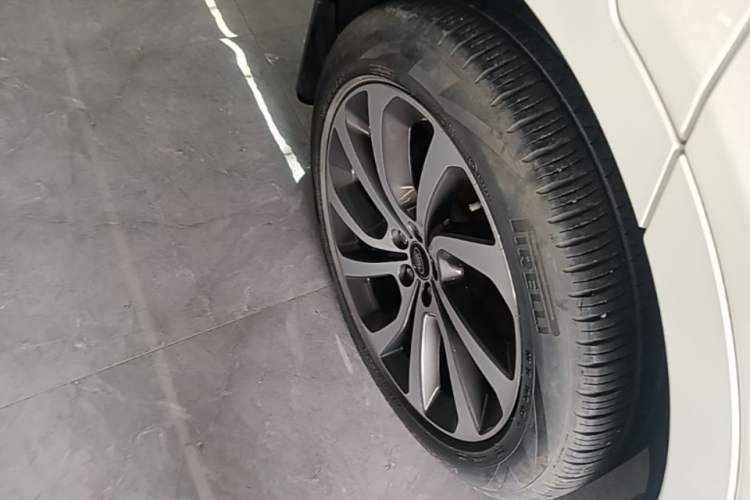 Used Land Rover Discovery Sport New Energy 2021 P300e Performance Tech Edition Right Rear Wheel Hub