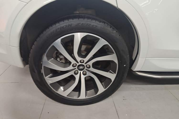 Used Land Rover Discovery Sport New Energy 2021 P300e Performance Tech Edition Right Rear Wheel Hub